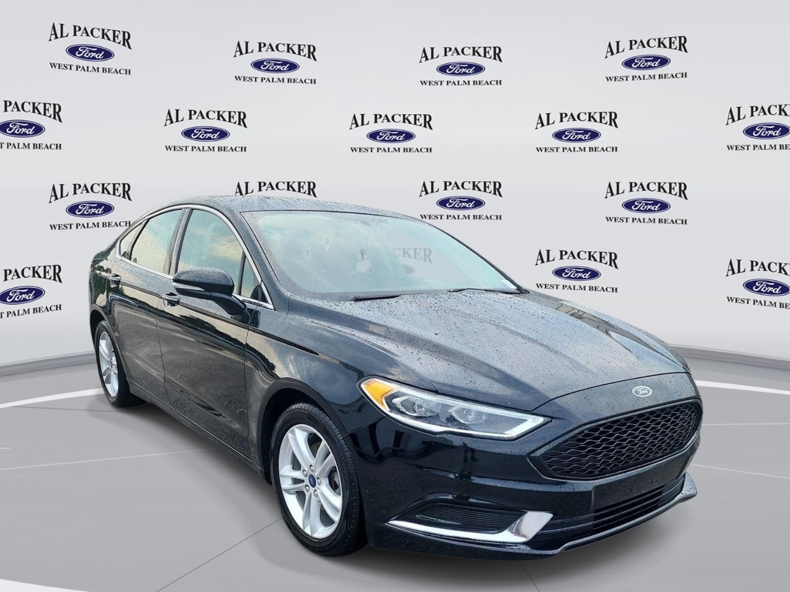 Certified 2018 Ford Fusion SE w/ Fusion SE Technology Package FWD image 4