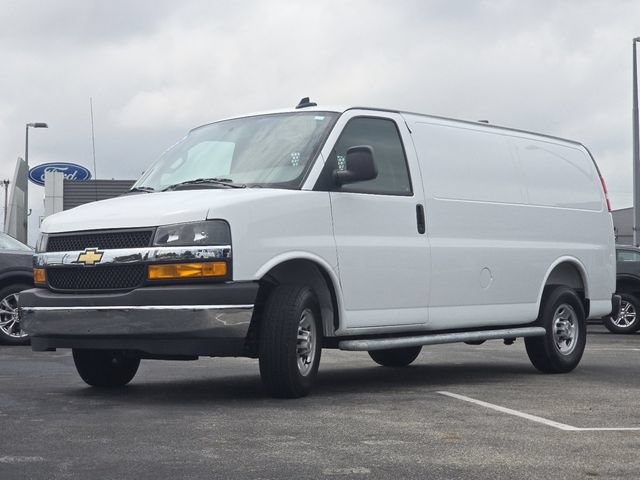 Used 2025 Chevrolet Express 2500 w/ Driver Convenience Package RWD image 7