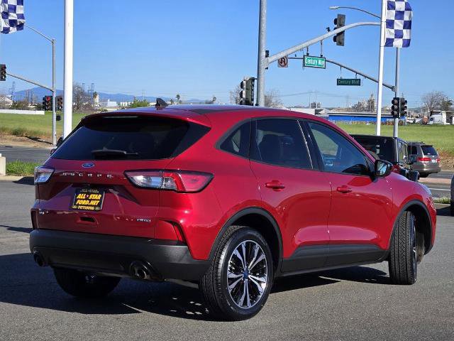 Certified 2022 Ford Escape SE w/ SE Sport Appearance Package image 5