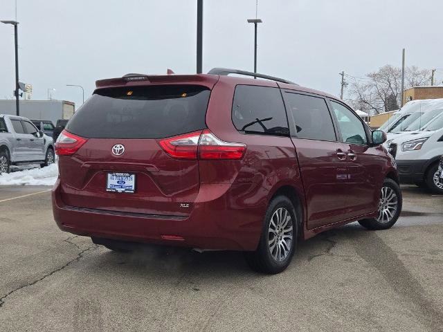 Used 2020 Toyota Sienna XLE image 4
