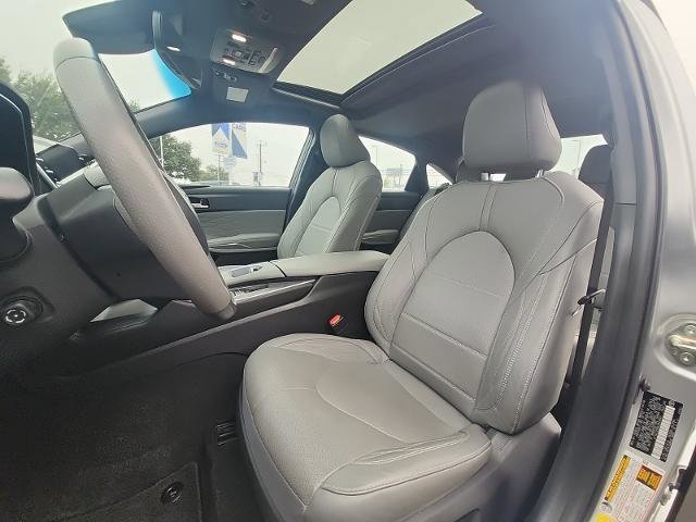 Used 2020 Toyota Avalon Limited image 7
