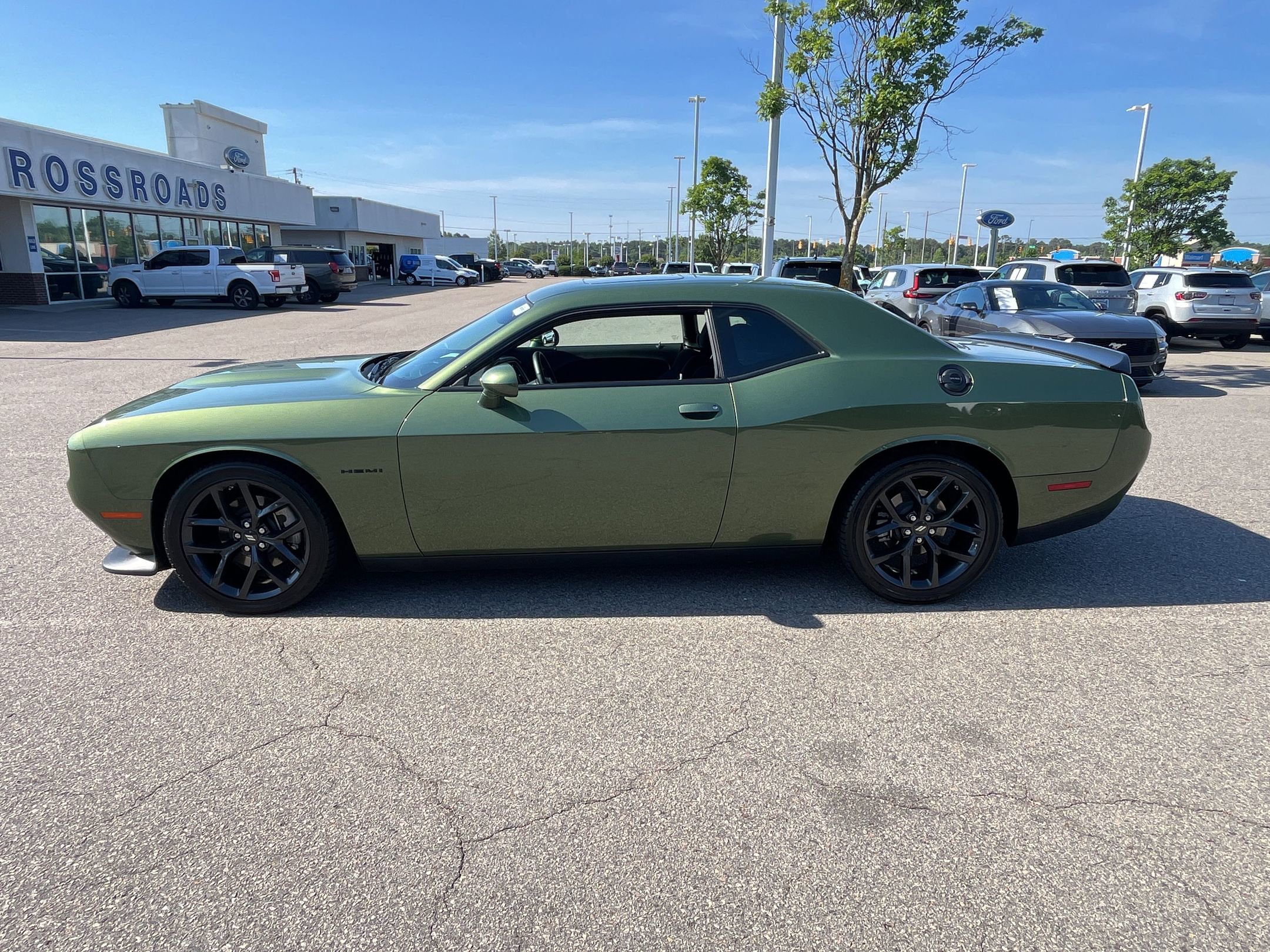 Used 2022 Dodge Challenger R/T w/ Driver Convenience Group RWD image 7