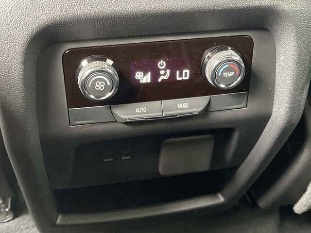 Used 2024 Chevrolet Traverse LT FWD image 21