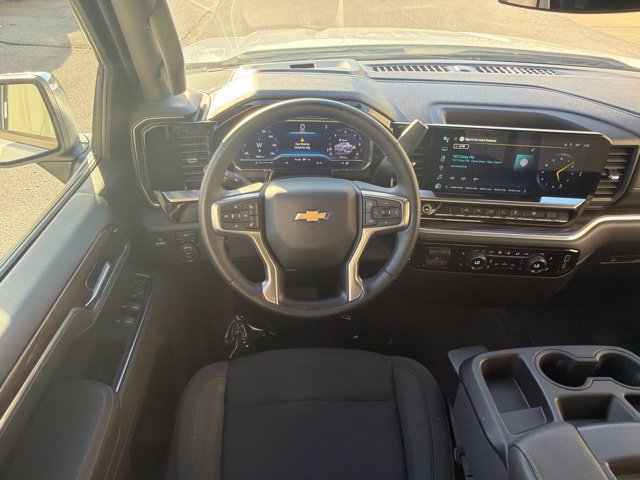 Used 2025 Chevrolet Silverado 1500 LT AWD/4WD image 16