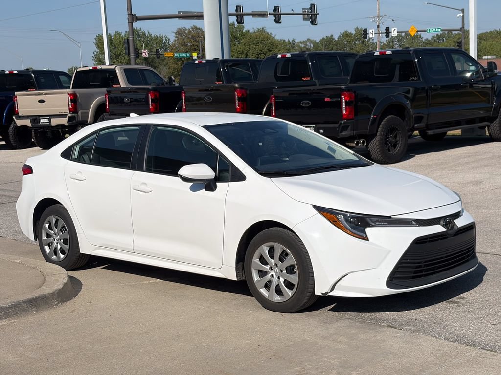 Used 2025 Toyota Corolla LE FWD image 7