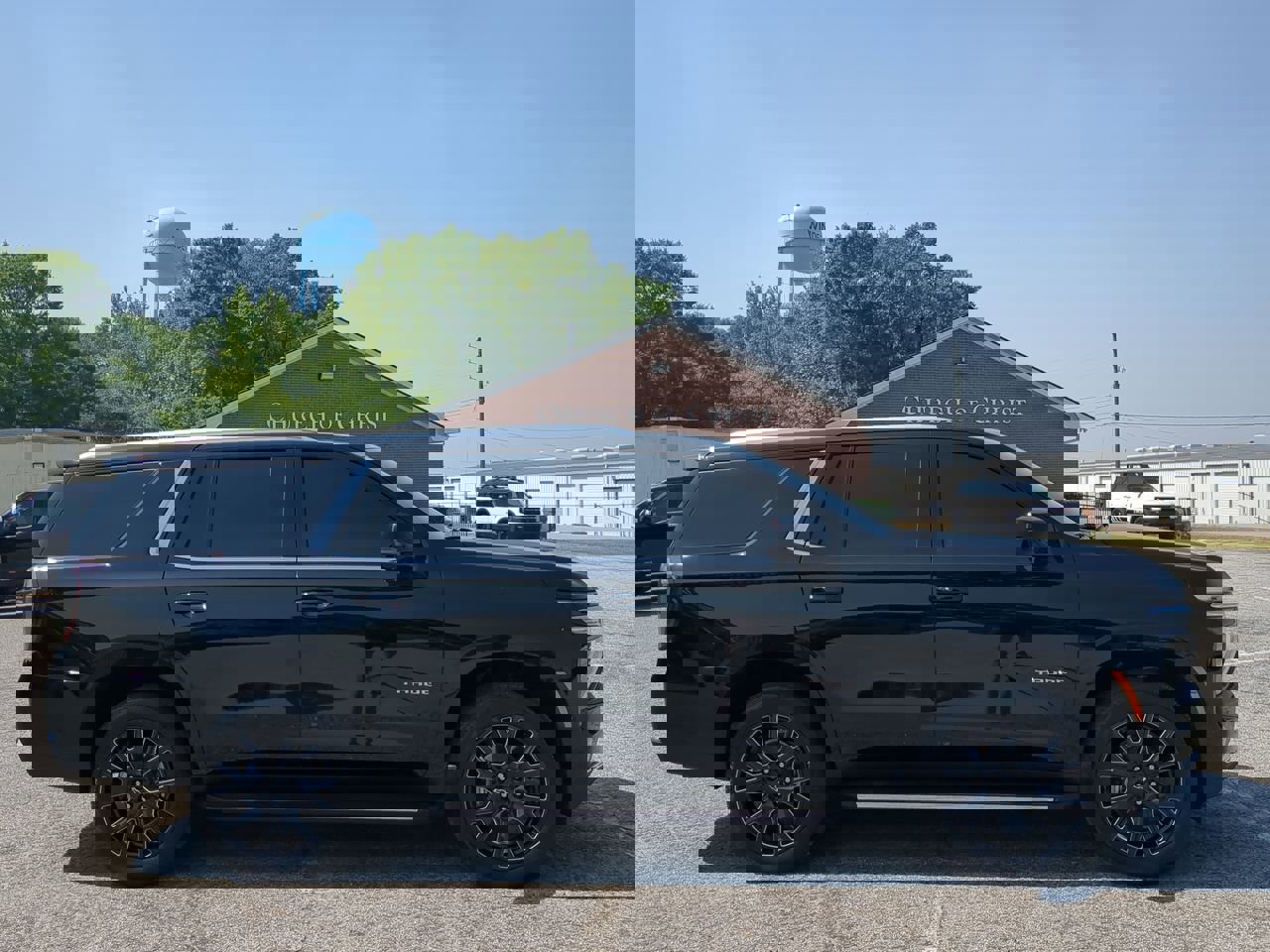 Used 2025 Chevrolet Tahoe LT w/ Comfort Package image 1