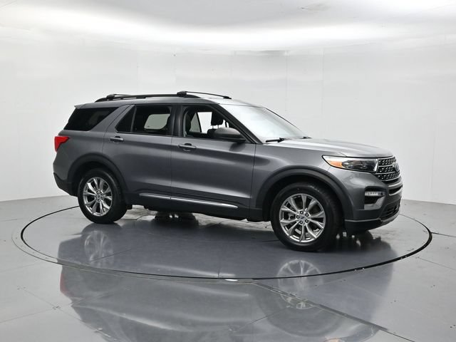 Certified 2023 Ford Explorer XLT w/ Equipment Group 202A AWD/4WD image 3
