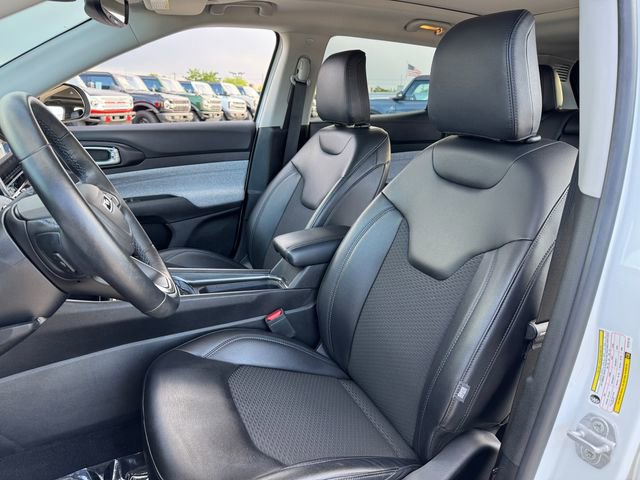 Used 2022 Jeep Compass Latitude w/ Sun and Sound Group AWD/4WD image 14