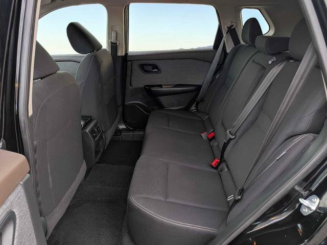 Used 2023 Nissan Rogue S AWD/4WD image 16