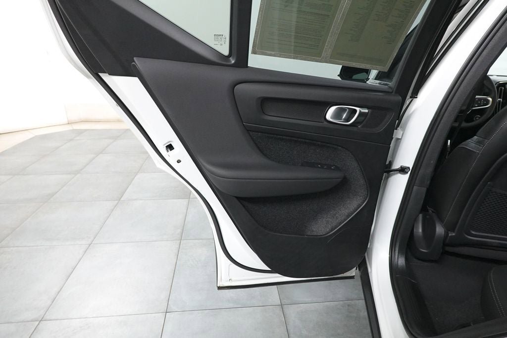 Used 2025 Volvo XC40 B5 Core AWD/4WD image 29