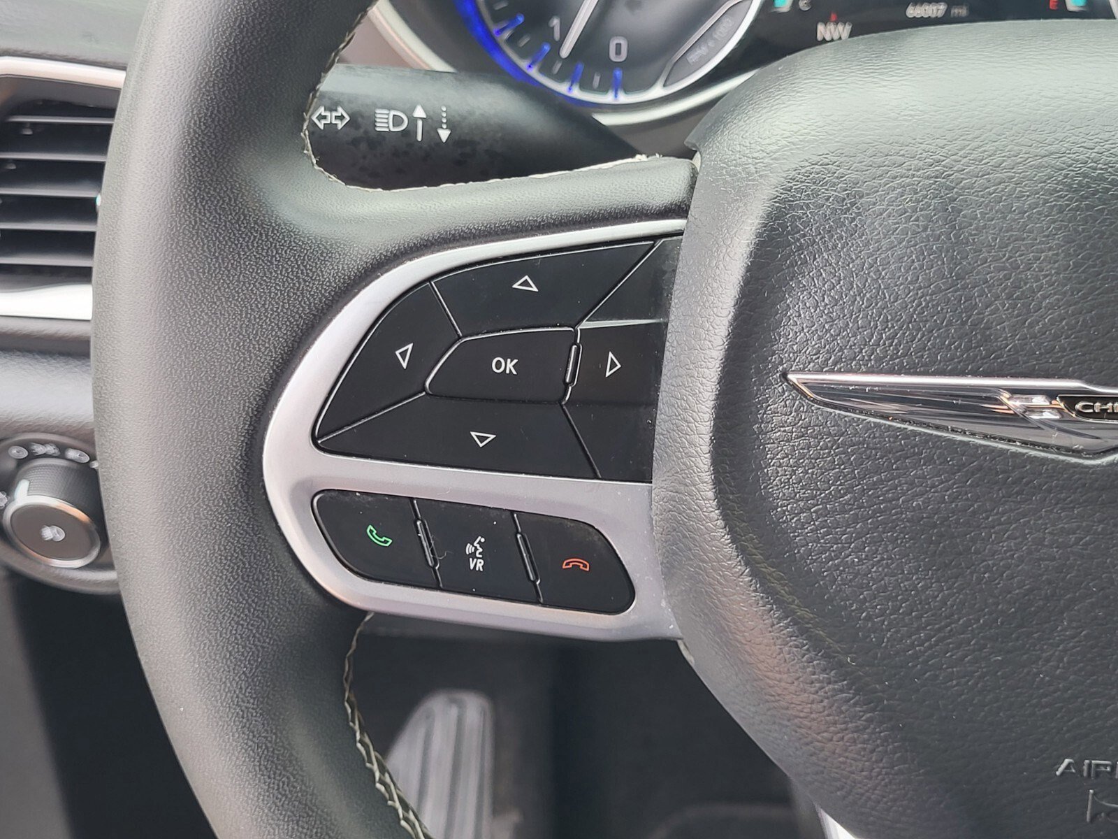 Used 2025 Chrysler Pacifica Select image 27