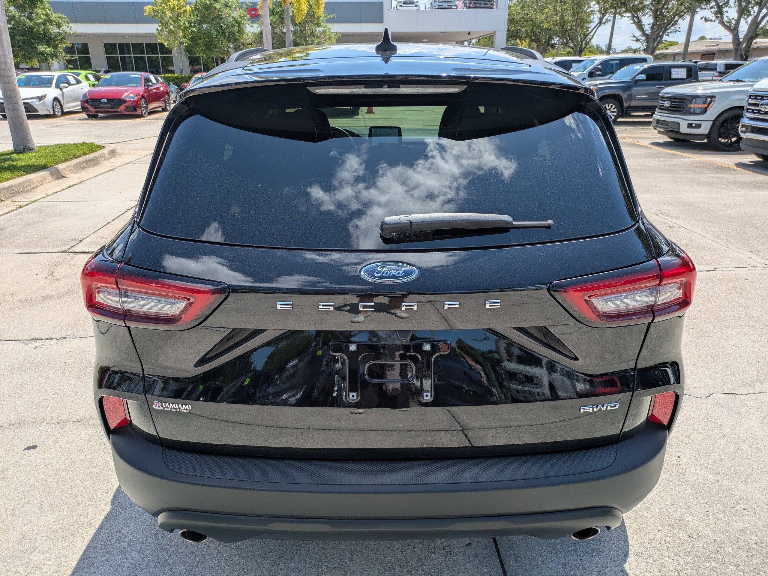Certified 2025 Ford Escape ST-Line Select AWD/4WD image 5