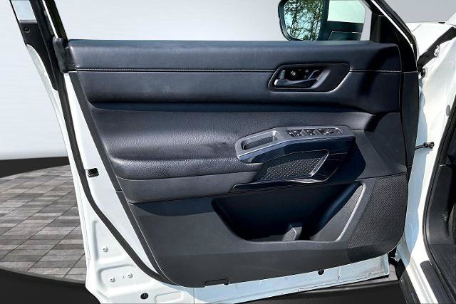 Used 2024 Nissan Pathfinder SV FWD image 23