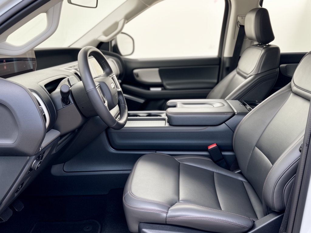 Certified 2025 Ford Expedition Active AWD/4WD image 5
