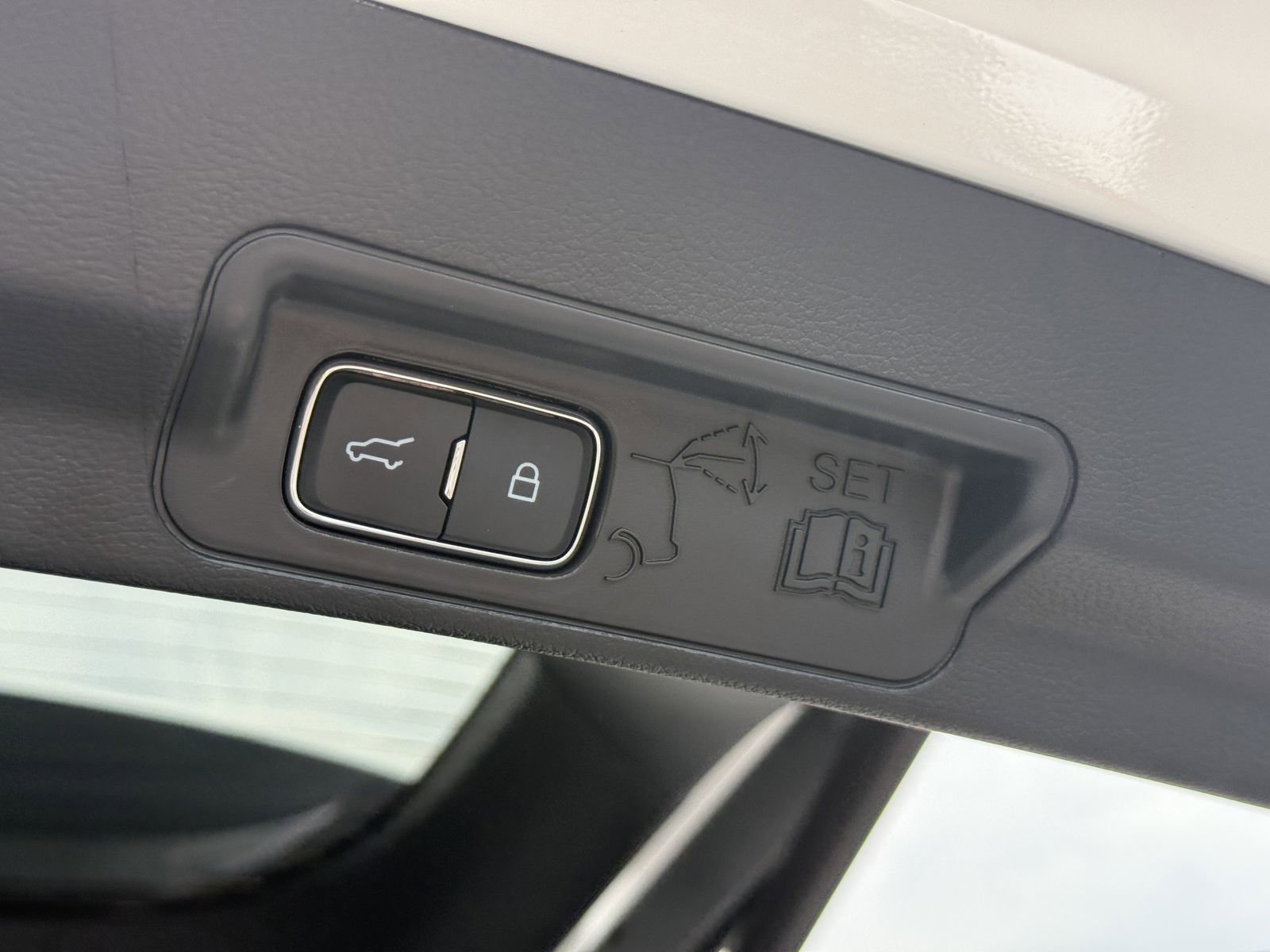 Certified 2025 Ford Explorer ST-Line AWD/4WD image 12