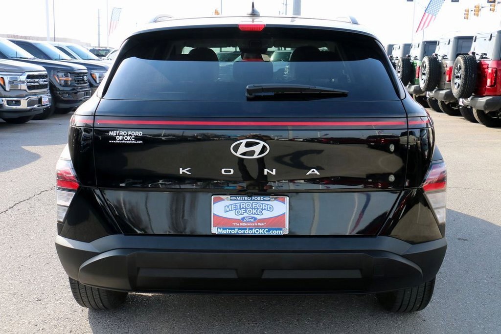 Used 2025 Hyundai Kona SEL image 6