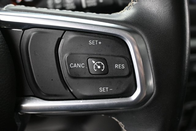 Used 2018 Jeep Wrangler Unlimited Sahara AWD/4WD image 16