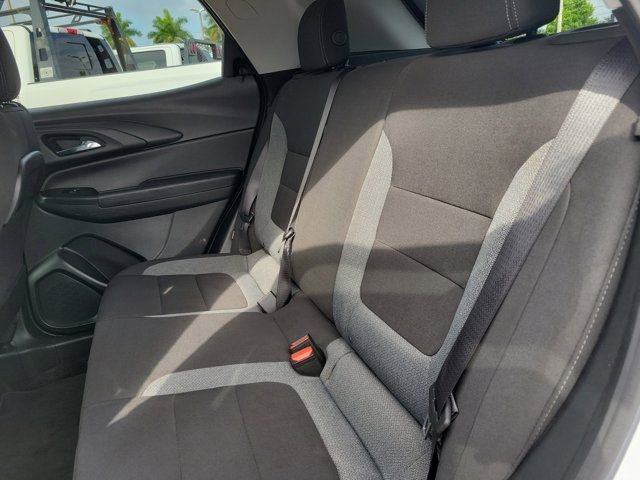 Used 2022 Chevrolet TrailBlazer LT w/ Confidence II Package FWD image 16