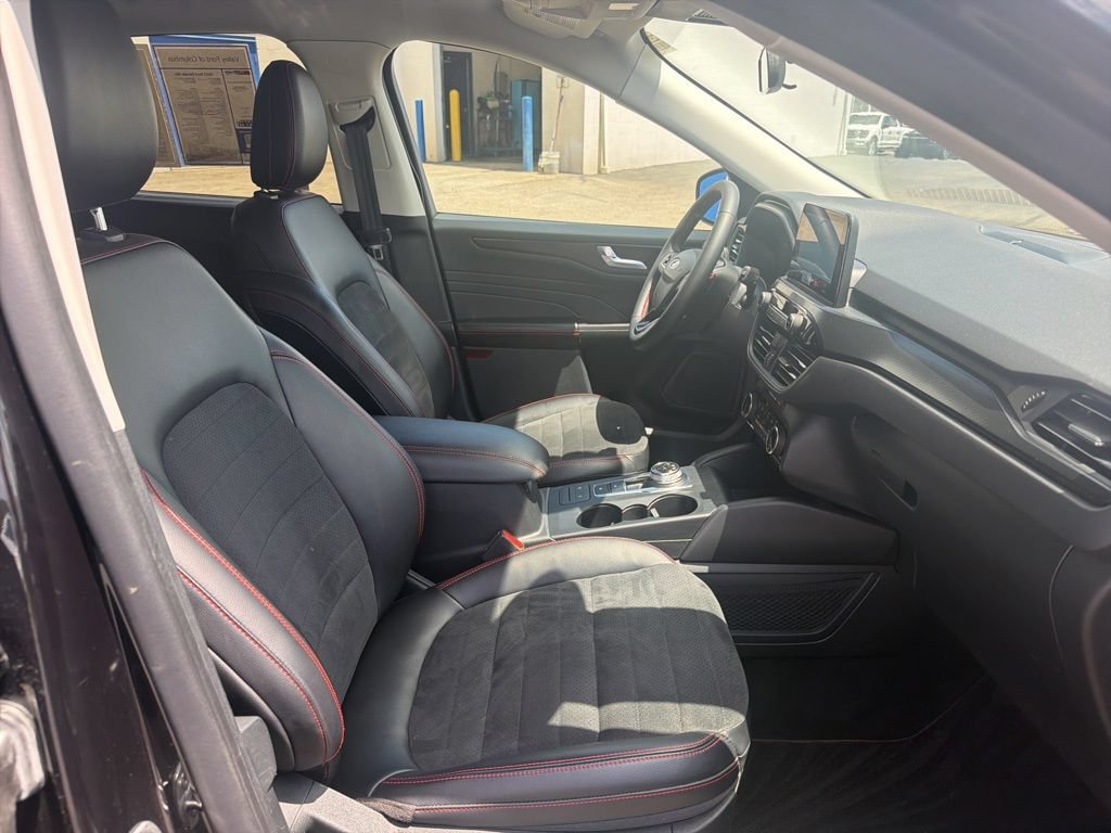 Certified 2022 Ford Escape SEL w/ SEL Stealth AWD Package image 40