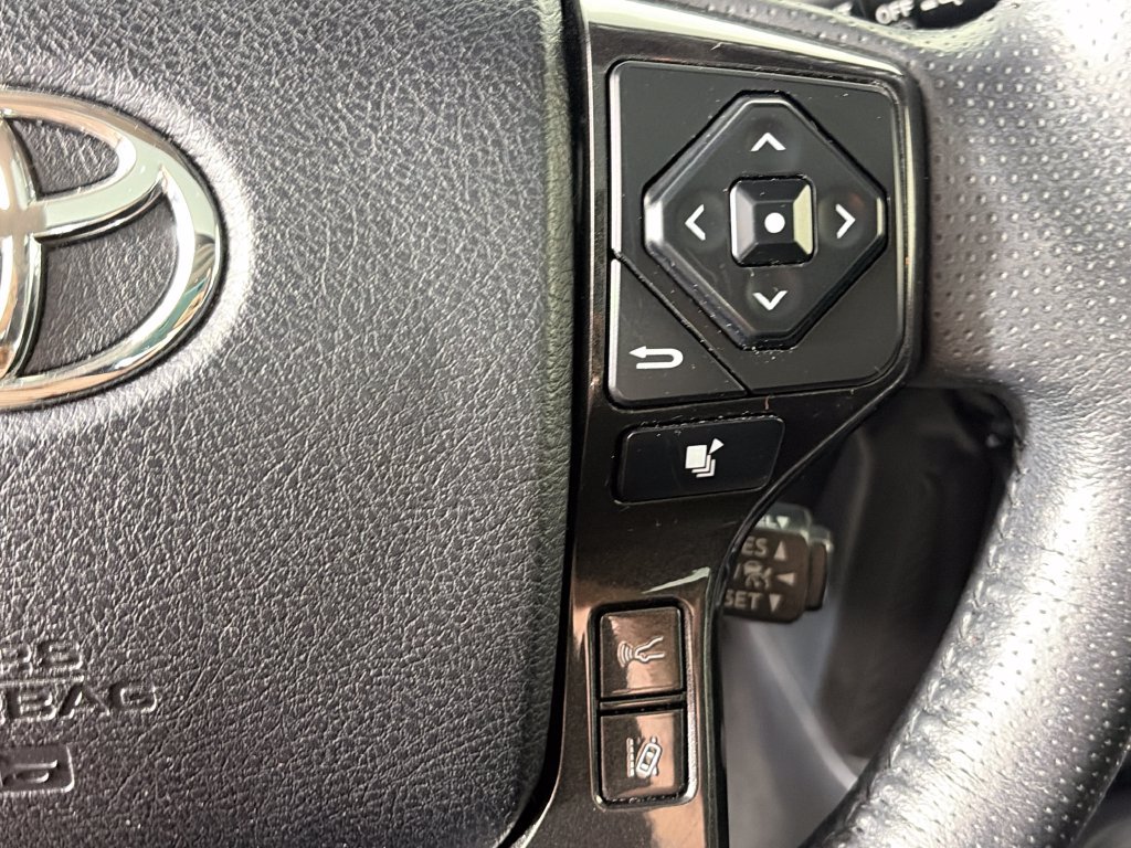 Used 2020 Toyota 4Runner TRD Off-Road Premium w/ Moonroof Package AWD/4WD image 18