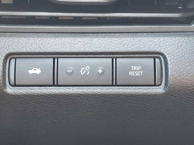 Used 2025 Nissan Altima 2.5 SV FWD image 17