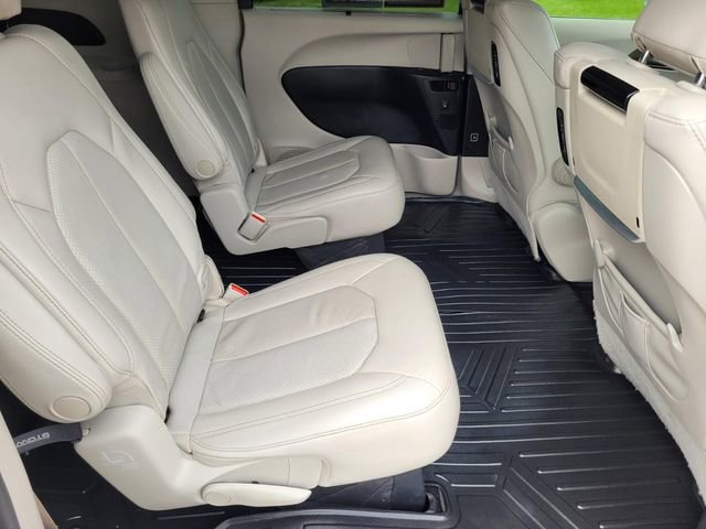 Used 2019 Chrysler Pacifica Touring-L Plus w/ Tire & Wheel Group image 18