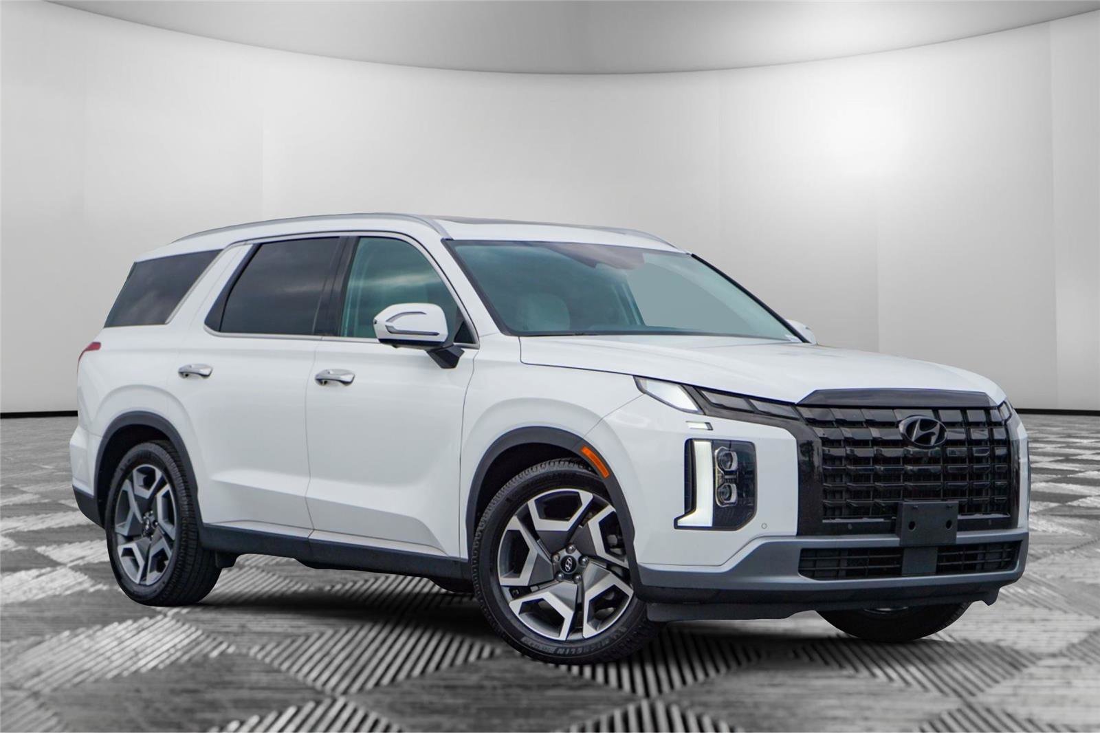 Used 2023 Hyundai Palisade Limited FWD image 1