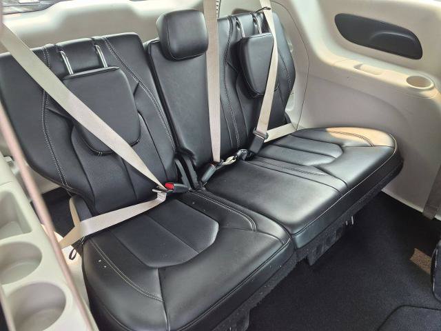 Used 2023 Chrysler Pacifica Touring-L FWD image 30
