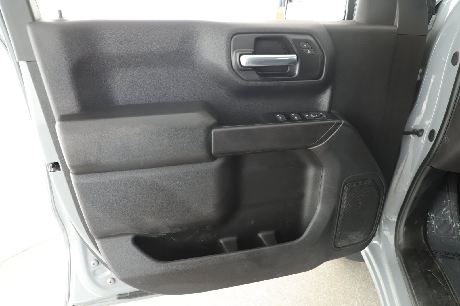 Used 2024 Chevrolet Silverado 1500 Custom Trail Boss w/ LPO, Dark Essentials Package AWD/4WD image 8