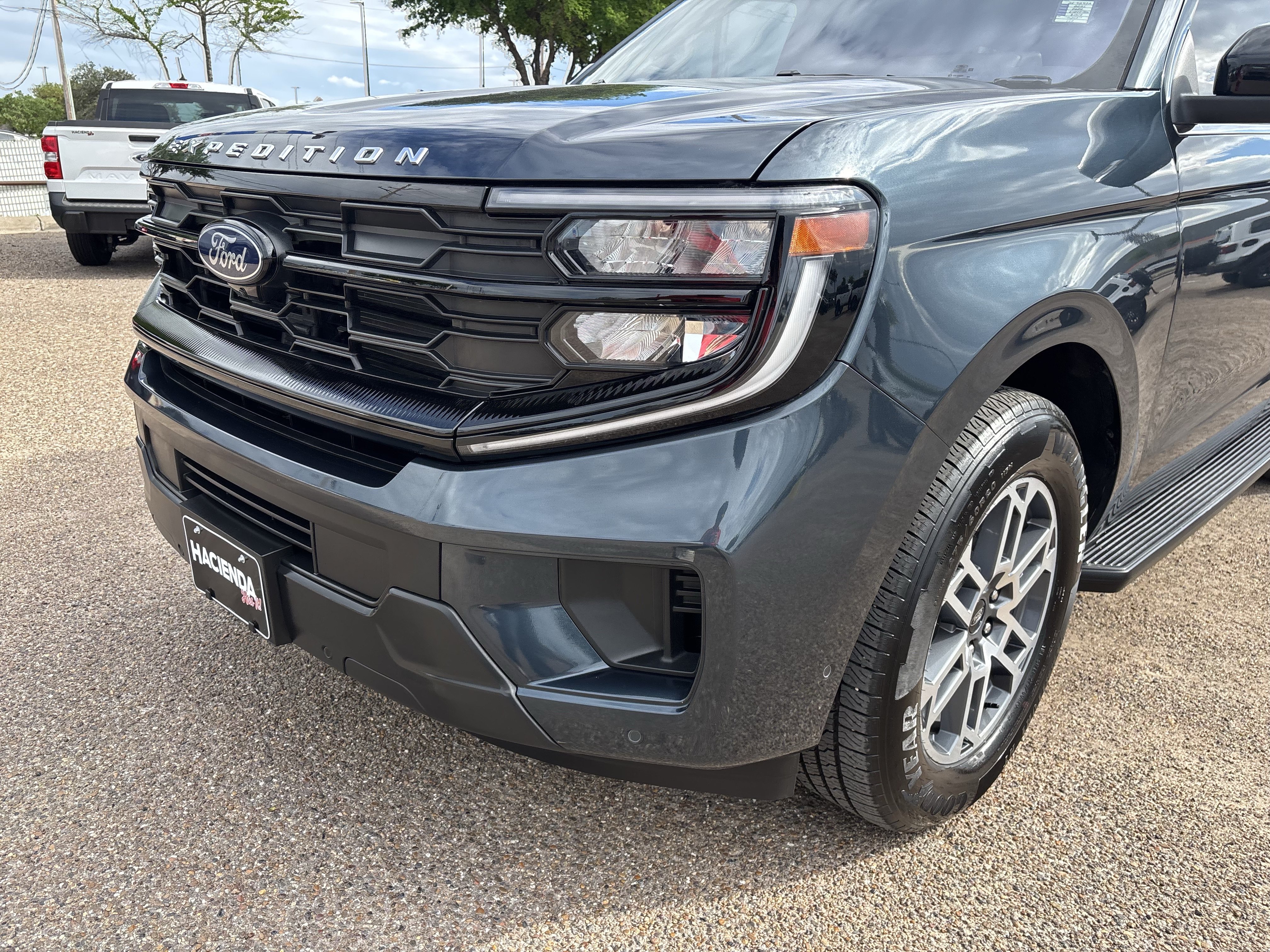 Certified 2025 Ford Expedition Active RWD image 7