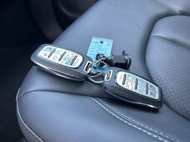 Used 2025 Chrysler Pacifica Select FWD image 25