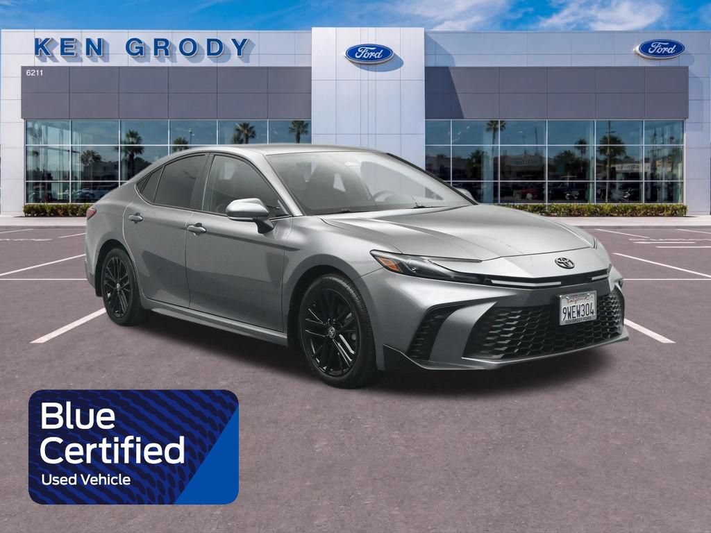 Used 2025 Toyota Camry SE FWD image 1