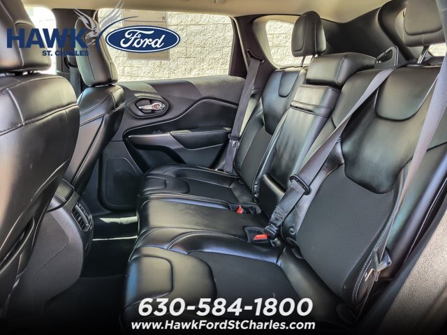 Used 2019 Jeep Cherokee Latitude Plus w/ Cold Weather Group FWD image 9