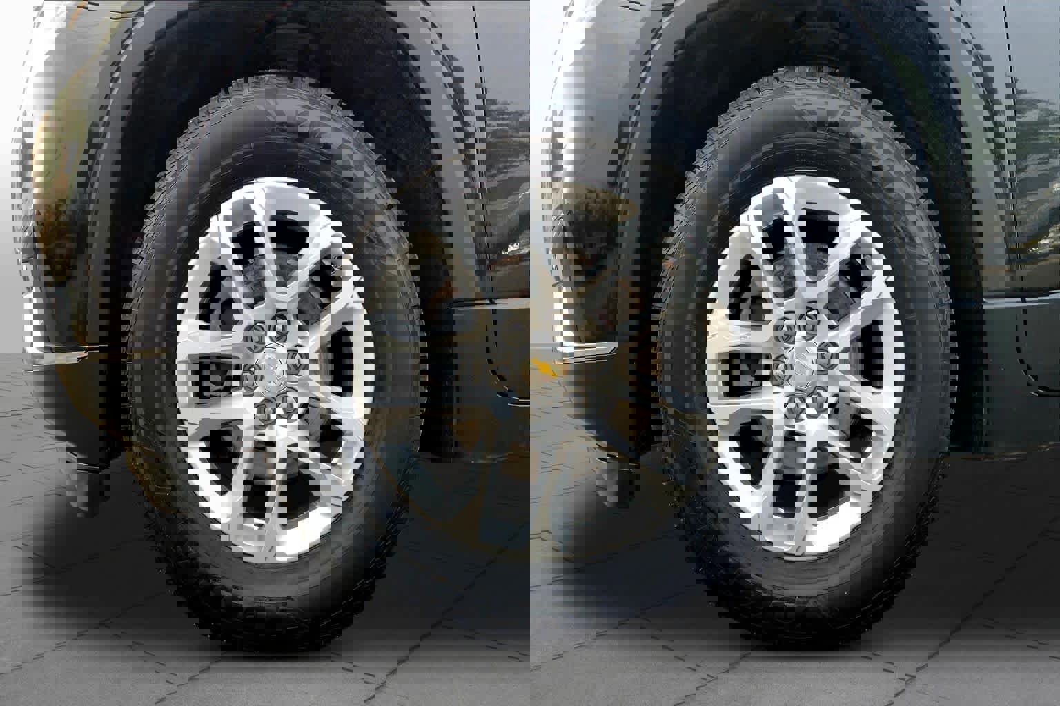 Used 2020 Chevrolet Traverse LT image 13