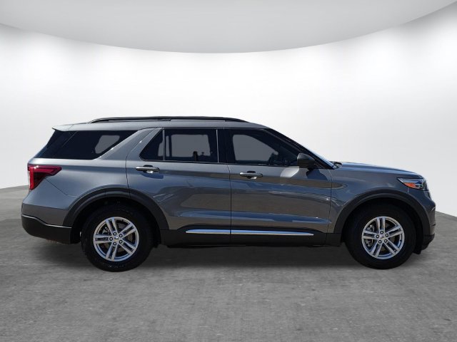 Certified 2023 Ford Explorer XLT RWD image 3