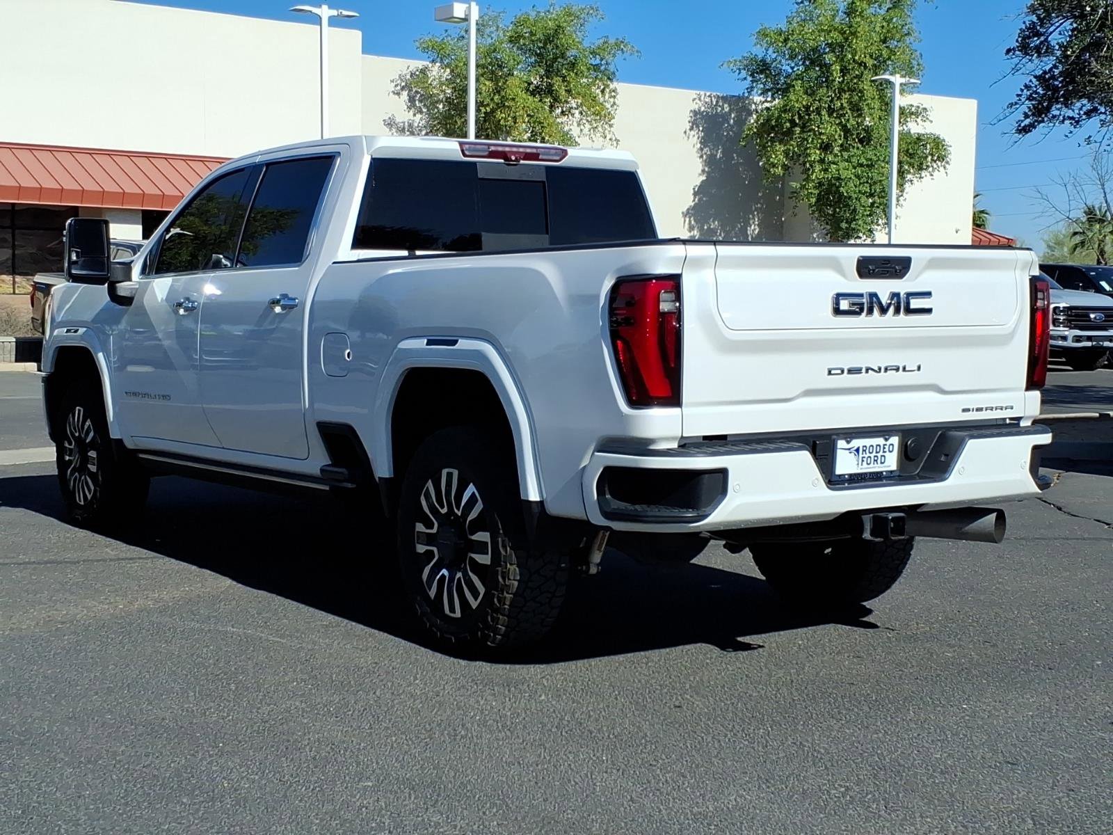 Used 2024 GMC Sierra 3500 Denali Ultimate AWD/4WD image 3