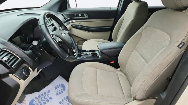 Certified 2018 Ford Explorer XLT FWD image 11