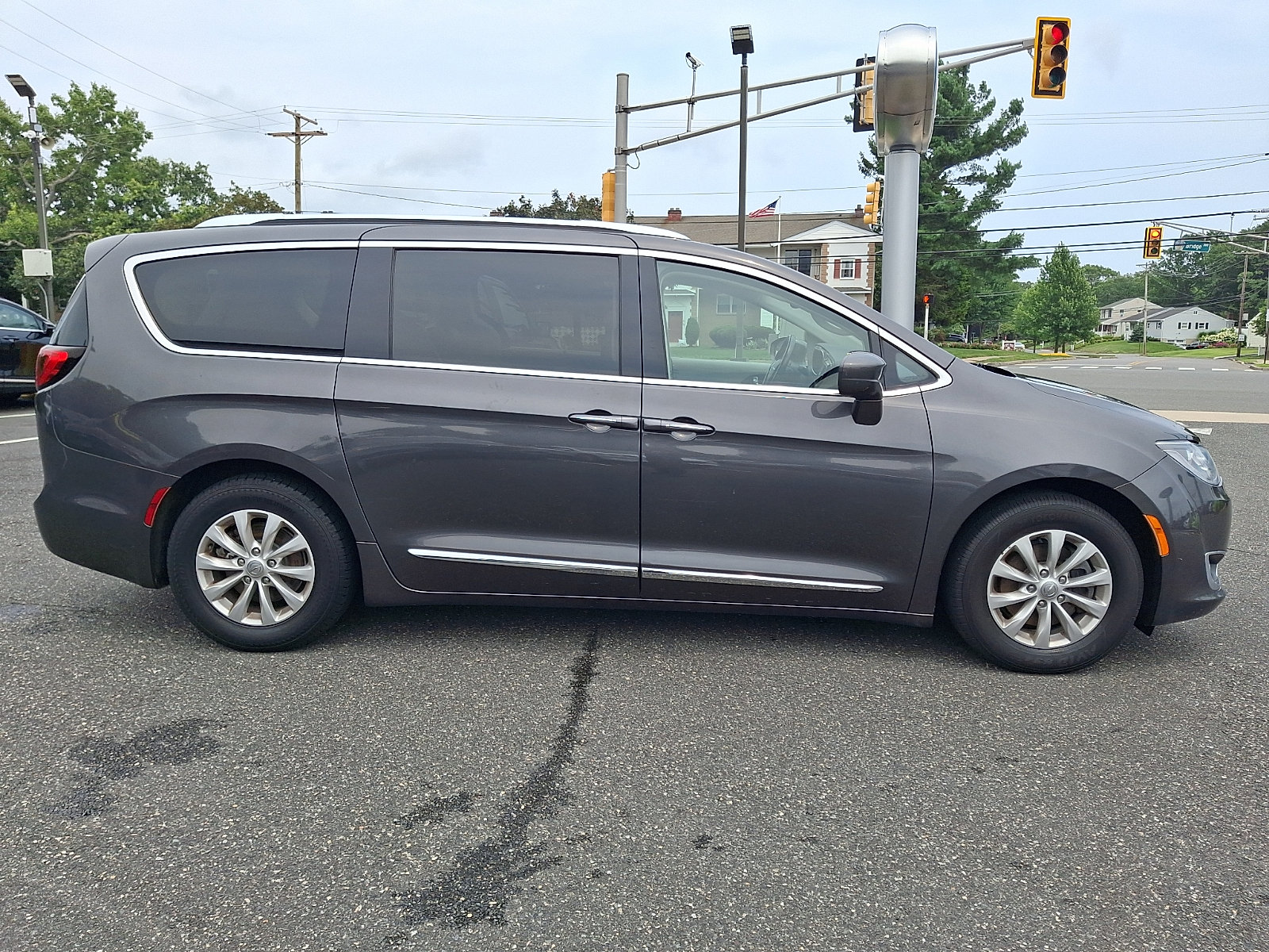 Used 2019 Chrysler Pacifica Touring-L FWD image 12