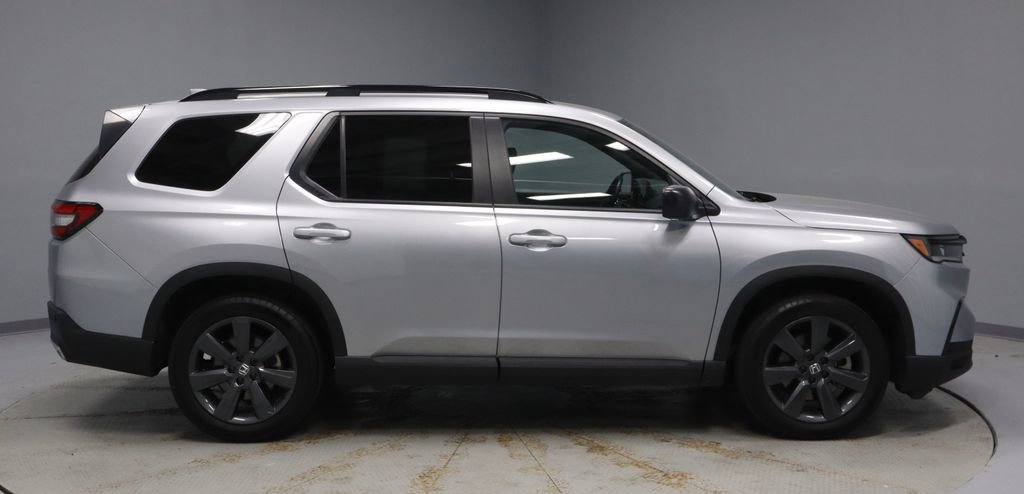 Used 2025 Honda Pilot Sport image 12
