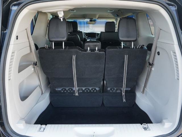 Used 2023 Chrysler Pacifica Touring-L FWD image 21