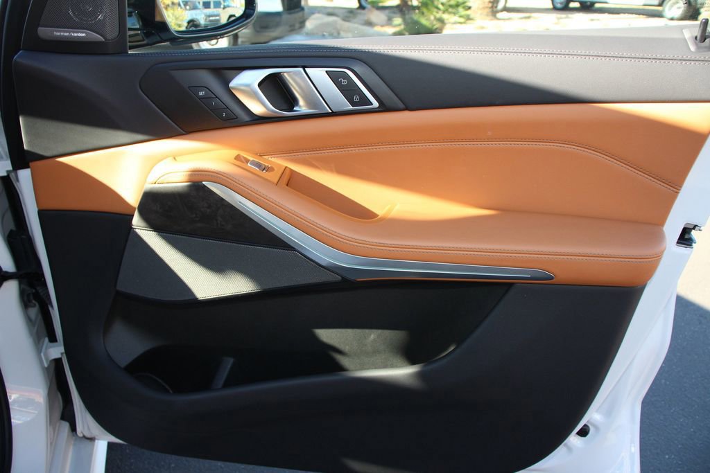 Used 2023 BMW X7 xDrive40i w/ M Sport Package image 28