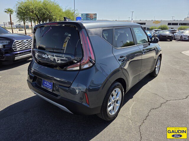 Used 2025 Kia Soul LX w/ LX Technology Package FWD image 7