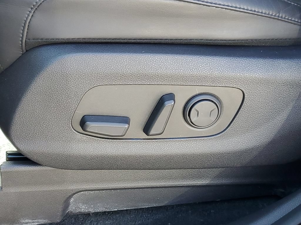 Used 2024 Kia Carnival EX FWD image 12