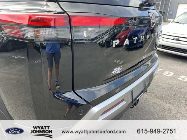 Used 2024 Nissan Pathfinder Platinum w/ Cargo Package image 10