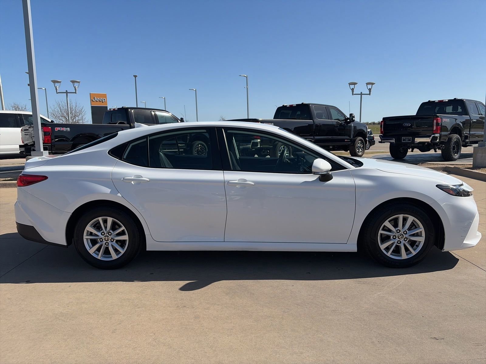 Used 2025 Toyota Camry LE image 7