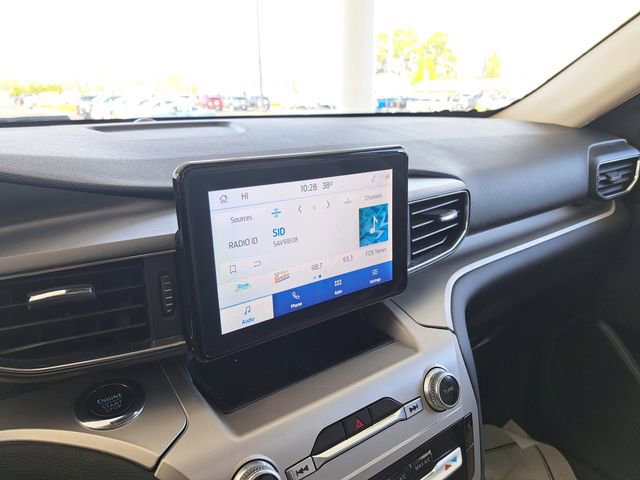 Certified 2022 Ford Explorer XLT w/ Equipment Group 202A image 9