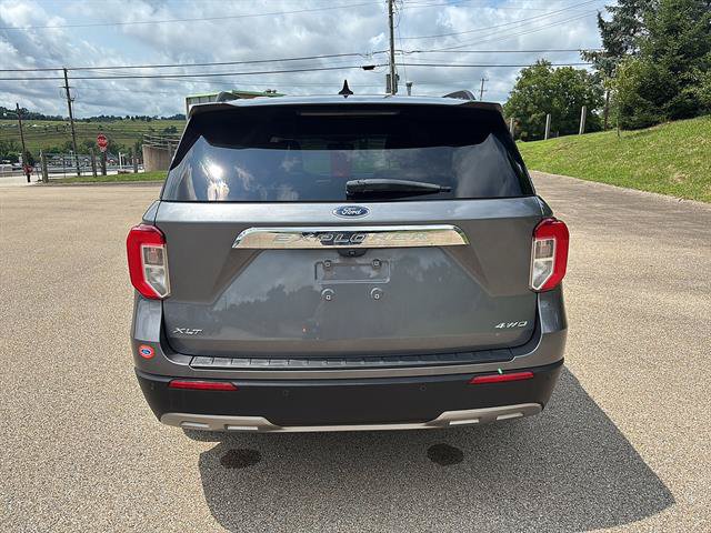 Certified 2022 Ford Explorer XLT w/ Equipment Group 202A AWD/4WD image 3