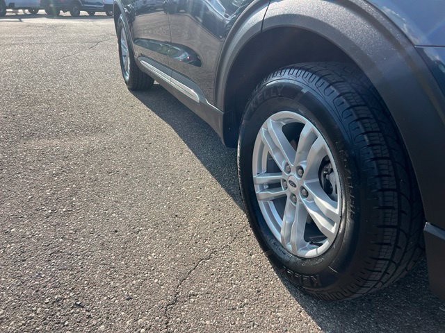 Certified 2023 Ford Explorer XLT w/ Equipment Group 202A AWD/4WD image 24