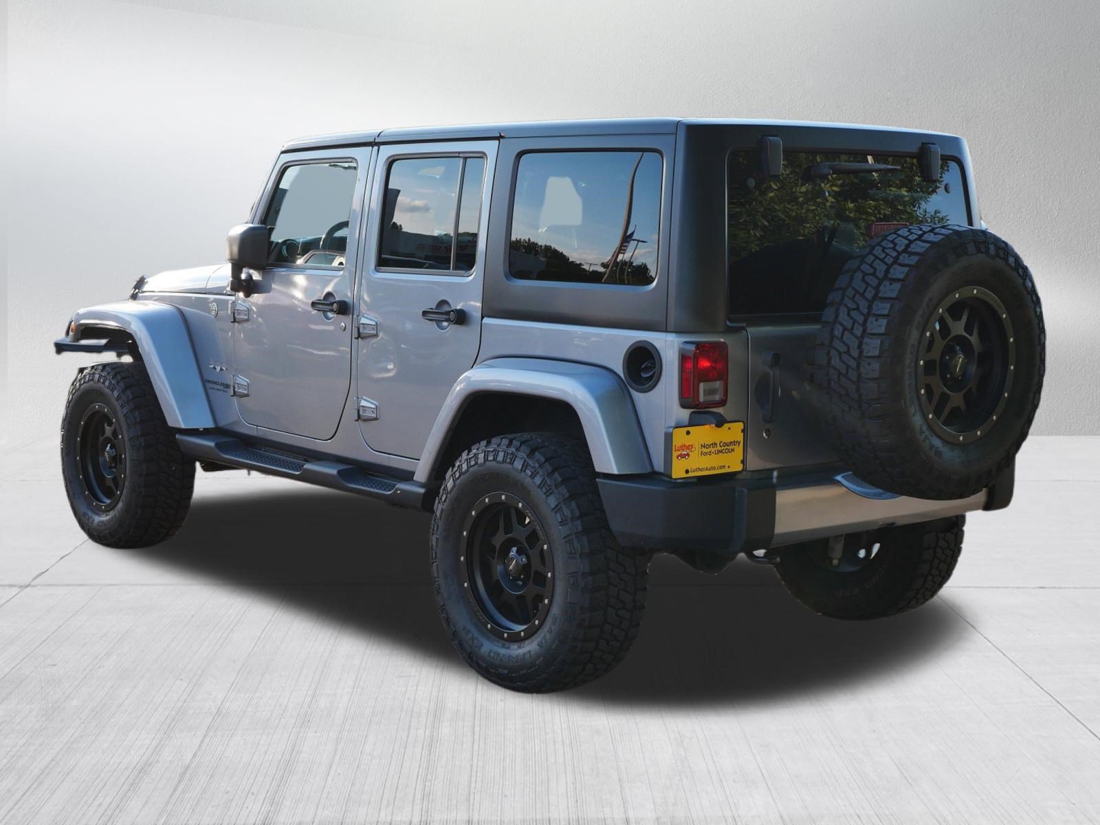Used 2018 Jeep Wrangler Unlimited Sahara AWD/4WD image 5