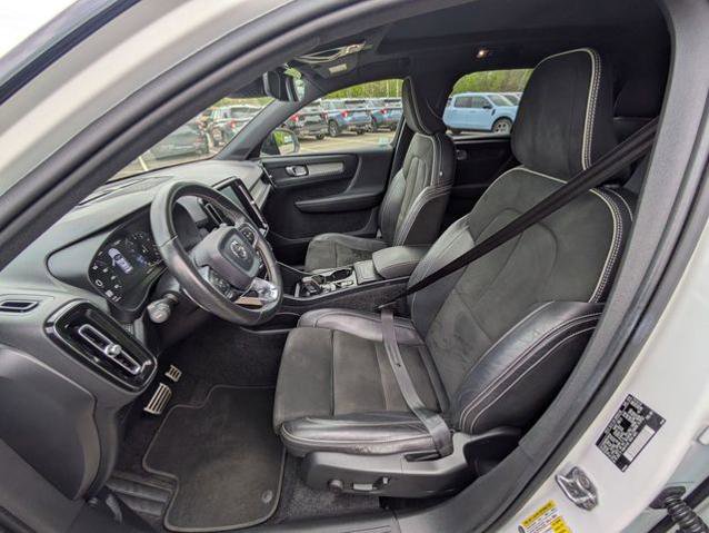 Used 2019 Volvo XC40 T5 R-Design AWD/4WD image 25